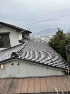 【空き家長崎】歪んだ屋根（波をうっているのがわかります）